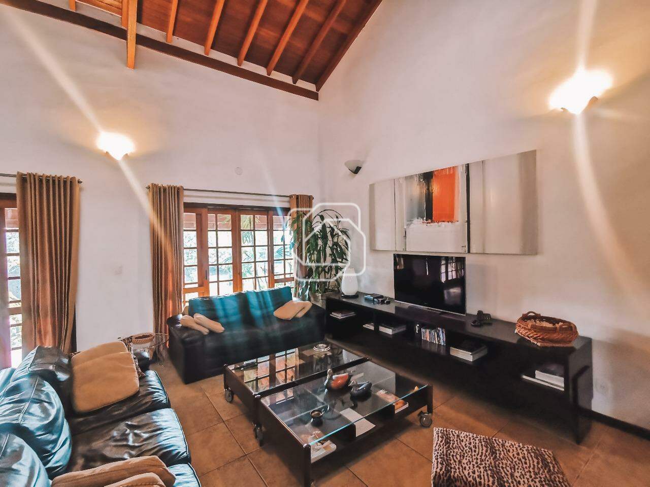 Casa de Condomínio à venda em Indaiatuba - SP - Vale das Laranjeiras: Sala de estar
