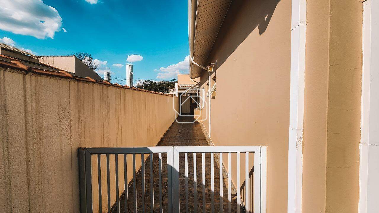 Casa de Condomínio à venda em Itu - SP - Condomínio Portal de Itu II: Corredor lateral