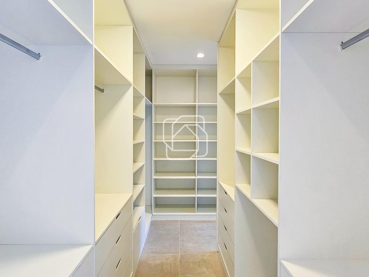 Casa de Condomínio à venda em Itu - SP - Residencial Parque Campos de Santo Antônio II: Closet da suíte master