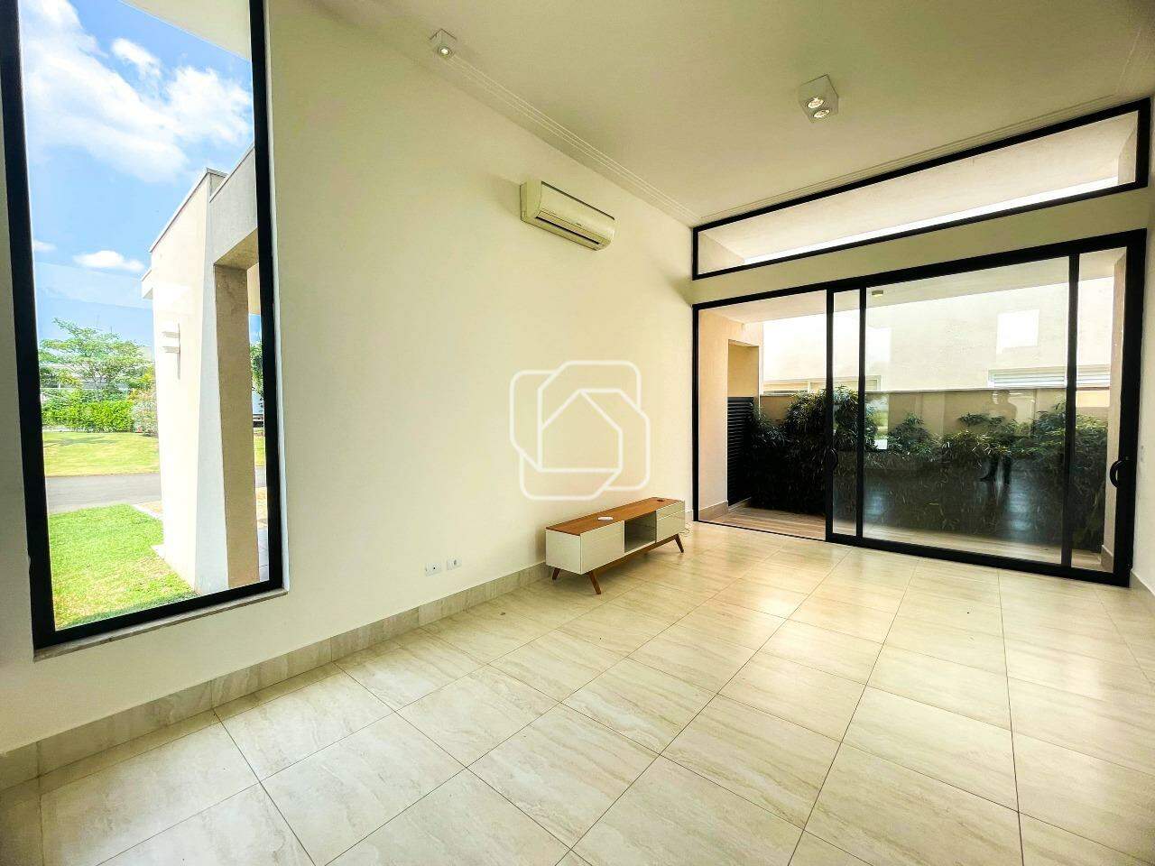 Casa de Condomínio para aluguel em Itu - SP - Condomínio Villas do Golfe: Sala de estar