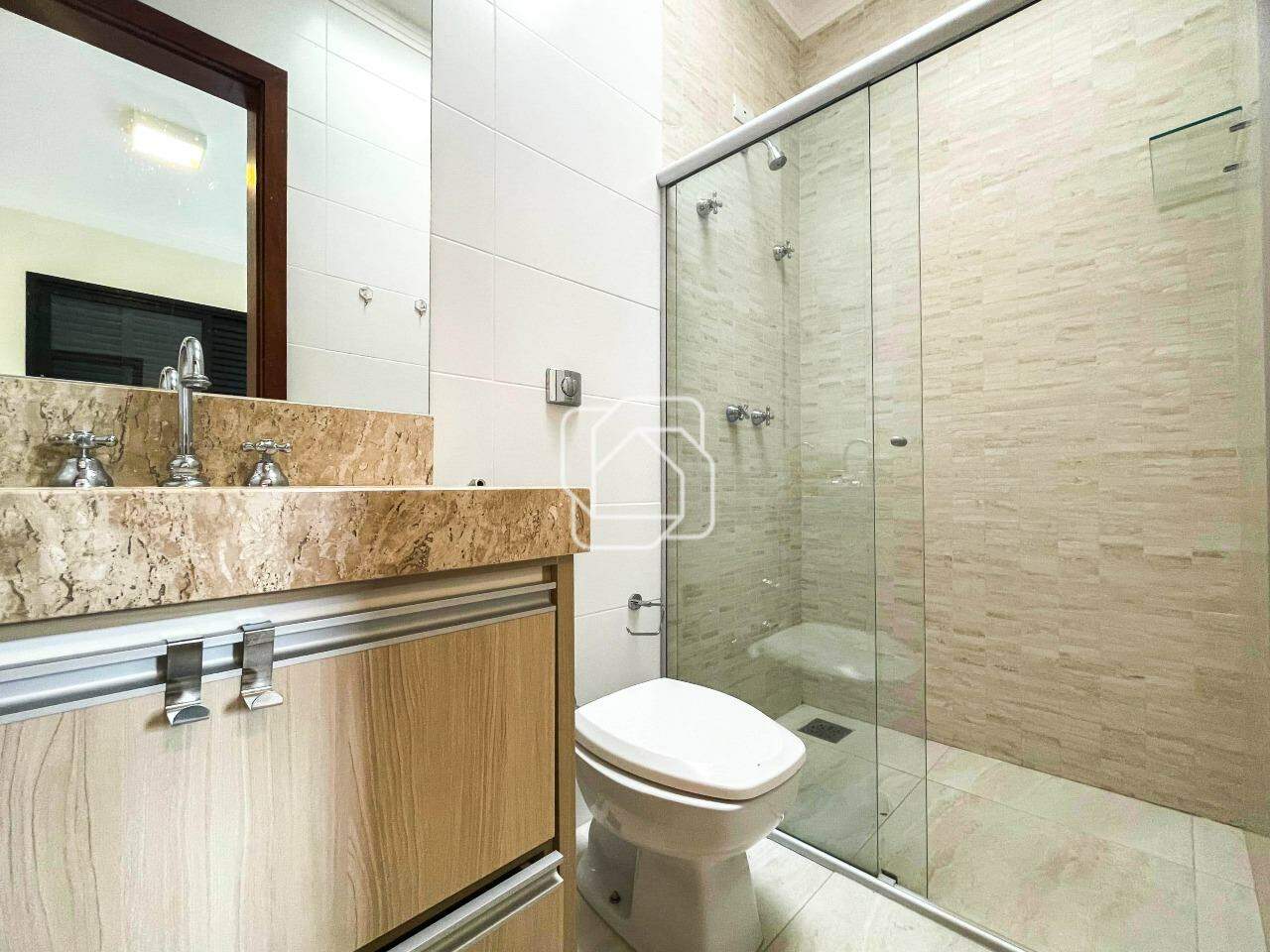 Casa de Condomínio para aluguel em Itu - SP - Condomínio Villas do Golfe: Banheiro