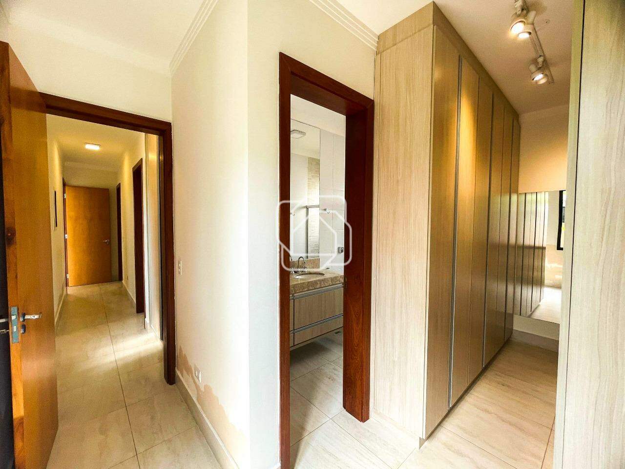 Casa de Condomínio para aluguel em Itu - SP - Condomínio Villas do Golfe: Closet/Banheiro