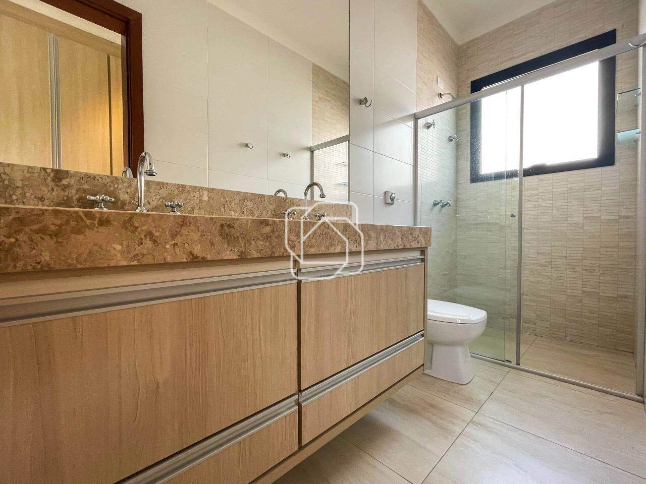 Casa de Condomínio para aluguel em Itu - SP - Condomínio Villas do Golfe: Banheiro