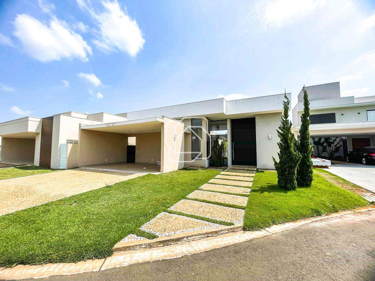 Casa de Condomínio para aluguel em Itu - SP - Condomínio Villas do Golfe: Fachada