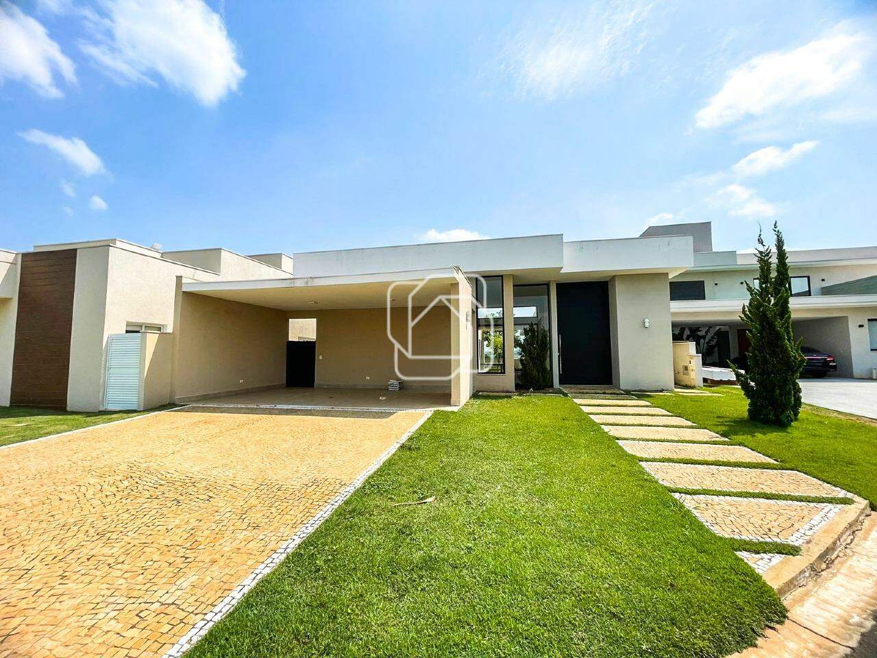 Casa de Condomínio para aluguel em Itu - SP - Condomínio Villas do Golfe: Fachada