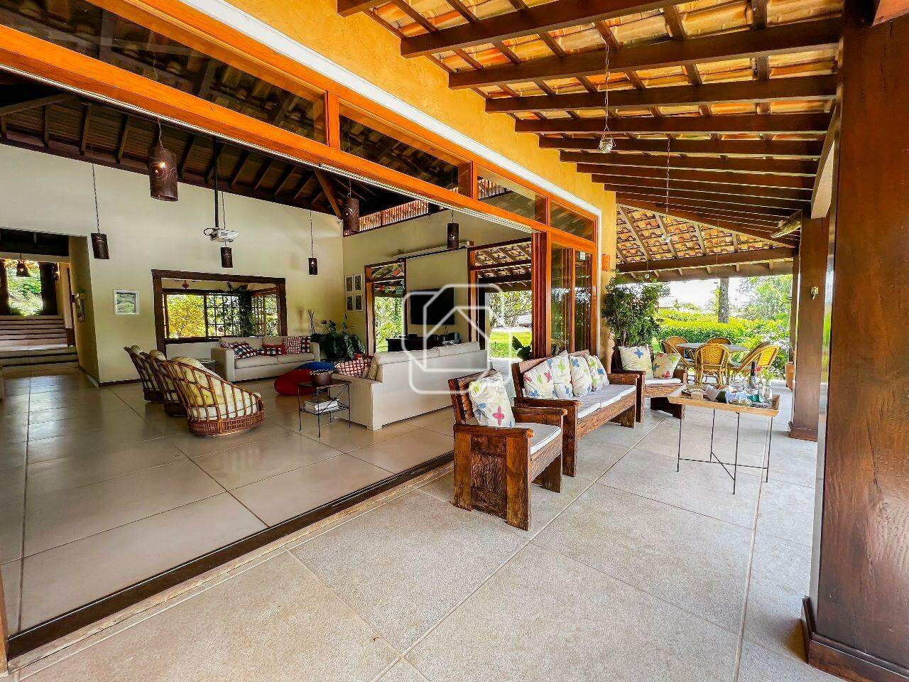 Casa de Condomínio para aluguel em Indaiatuba - SP - Lagos de Shanadu: Varanda e sala