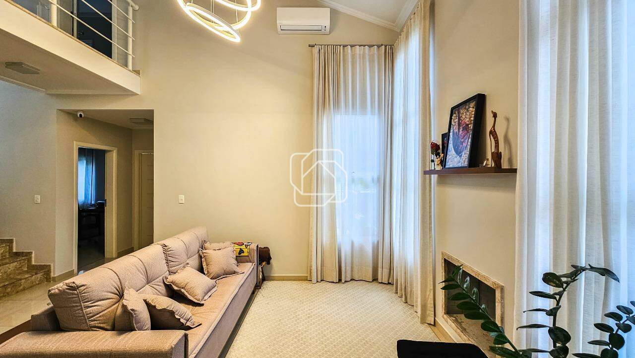Casa de Condomínio à venda em Itu - SP - Condomínio Campos de Santo Antônio: Sala de estar com lareira