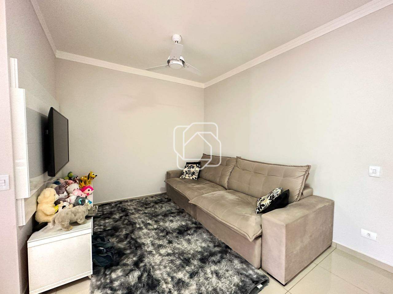 Casa de Condomínio à venda em Salto - SP - Village Moutonnée: Sala de TV no mezanino