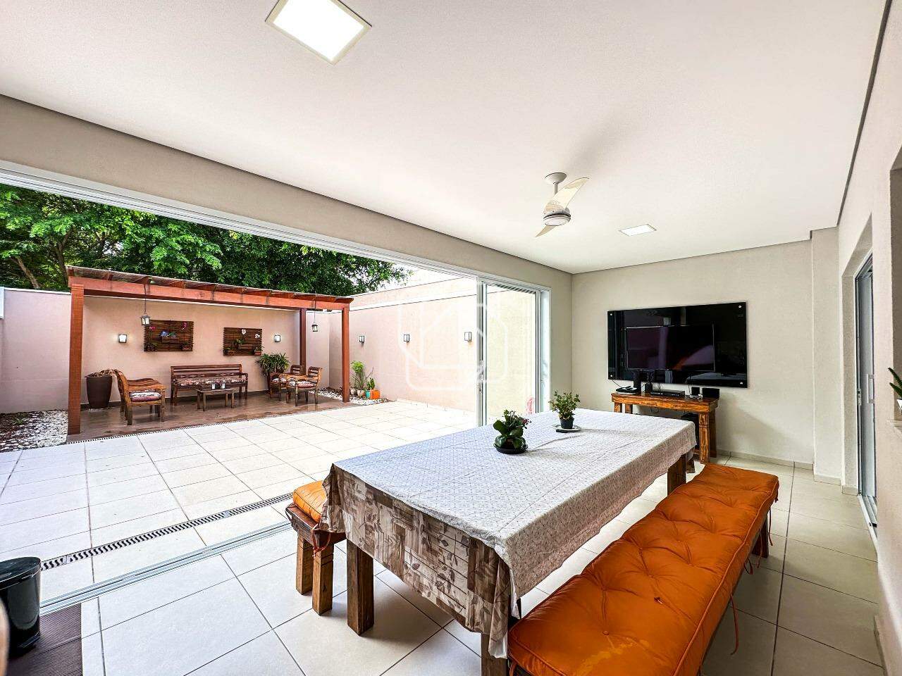 Casa de Condomínio à venda em Salto - SP - Village Moutonnée: Espaço gourmet