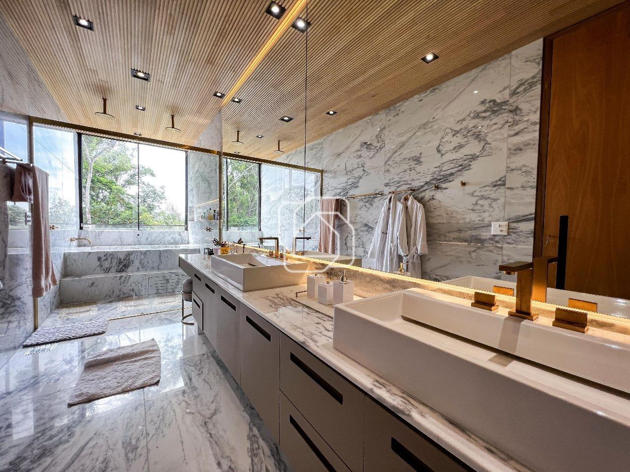 Casa de Condomínio para aluguel em Itu - SP - Condomínio Terras de São José: Banheiro e banheira