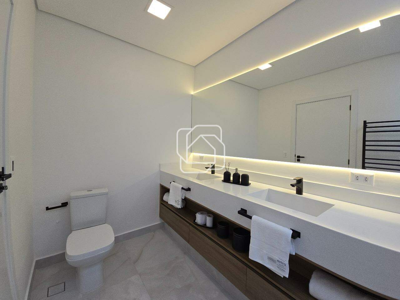 Casa de Condomínio à venda em Itu - SP - Condomínio Villas do Golfe: Banheiro Suíte