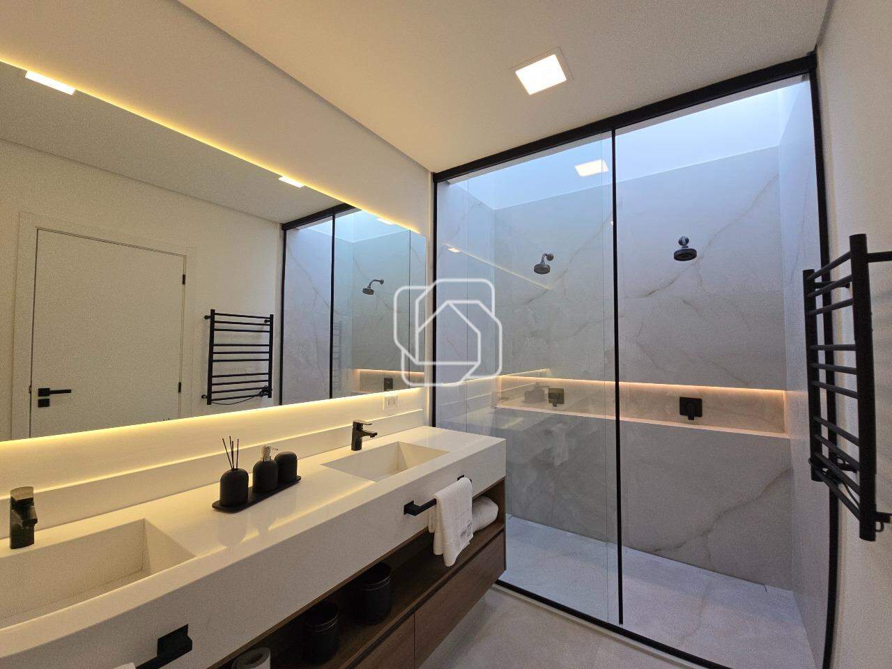 Casa de Condomínio à venda em Itu - SP - Condomínio Villas do Golfe: Banheiro Suíte