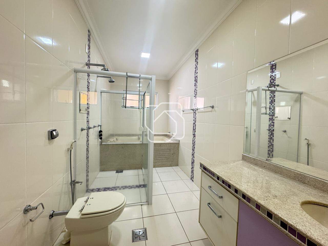 Casa de Condomínio para aluguel em Indaiatuba - SP - Jardim Esplendor: banheiro suite