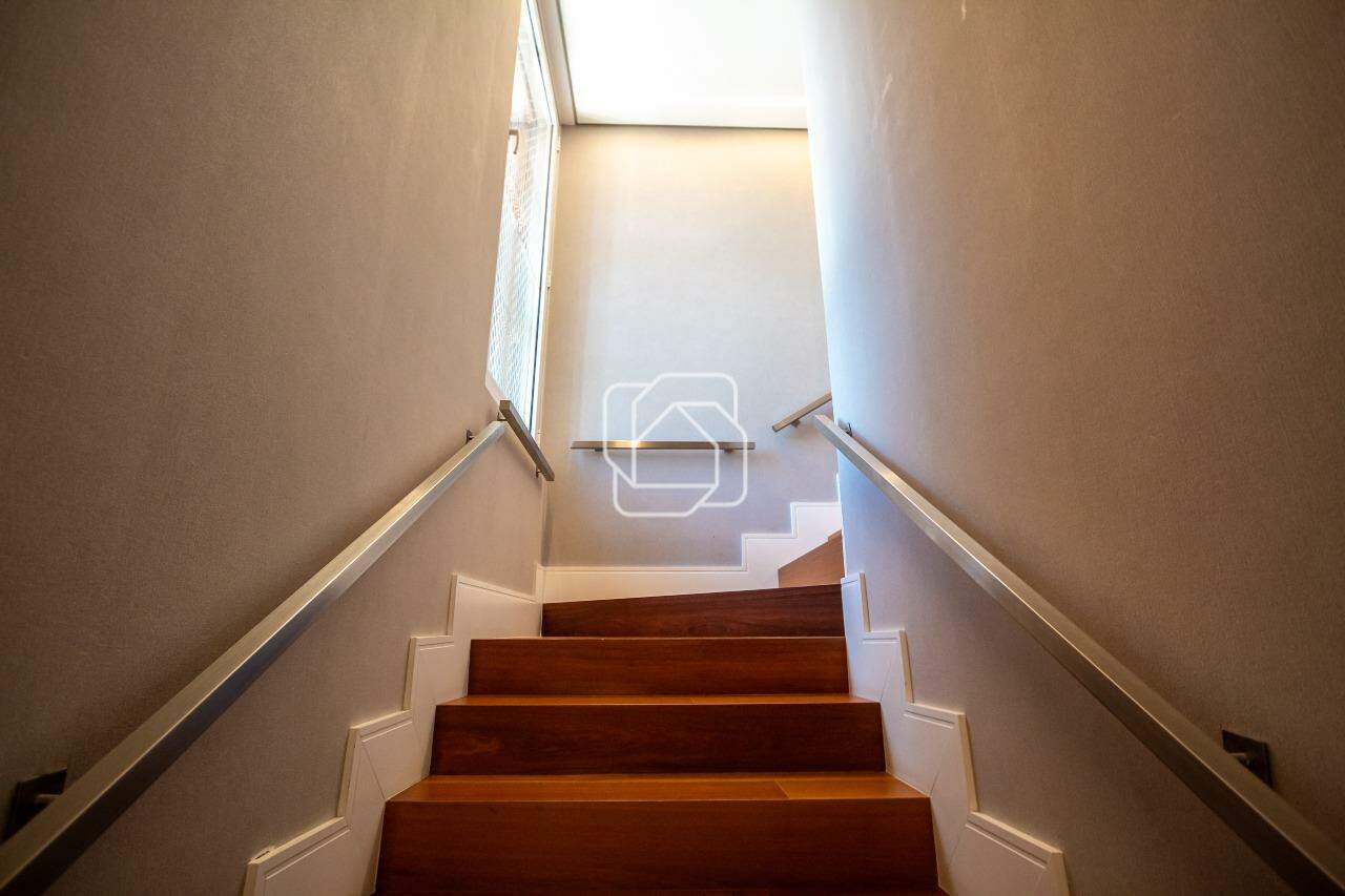 Casa de Condomínio à venda em Itupeva - SP - Fazenda da Grama: Escadas
