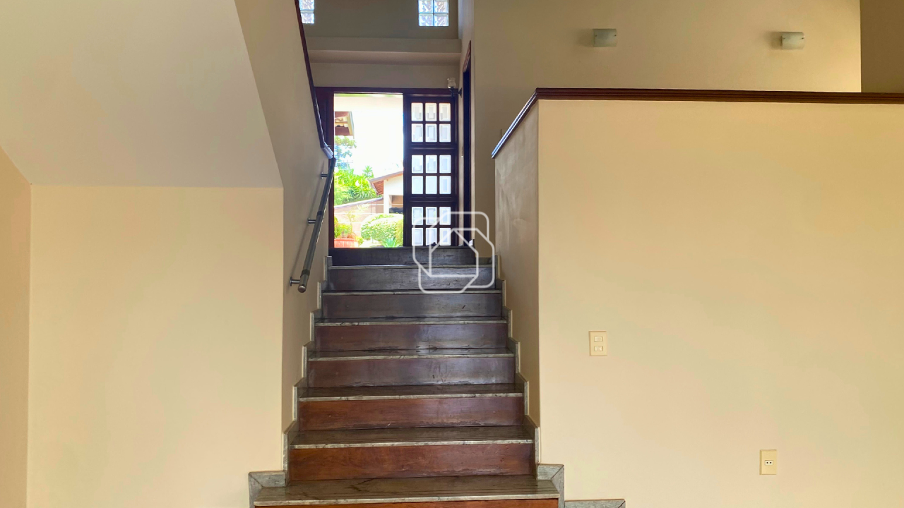 Casa de Condomínio para aluguel em Indaiatuba - SP - Village Terras de Indaiá: Escada