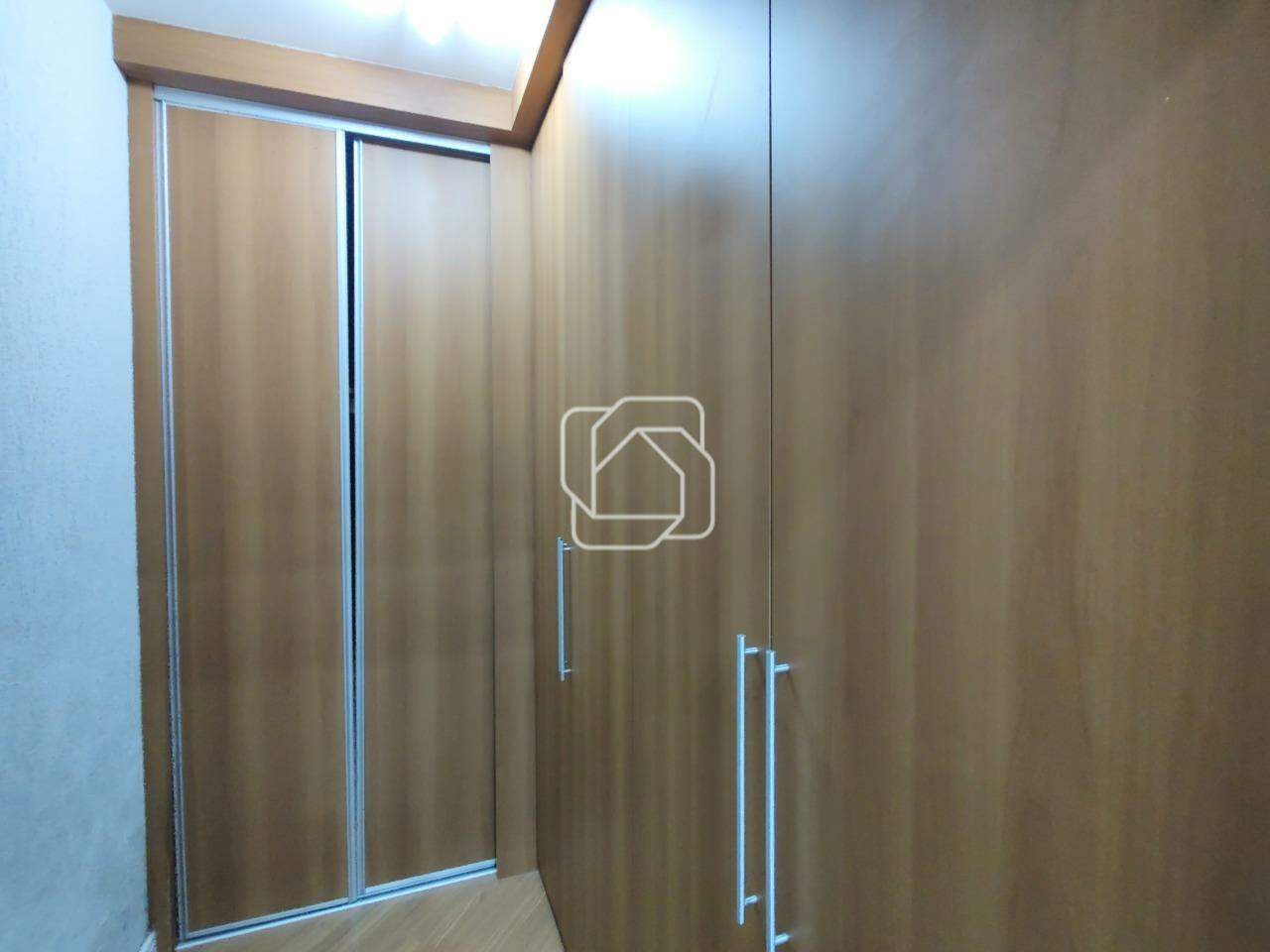 Casa de Condomínio à venda em Itu - SP - Parque Village Castelo: Closet da Suíte 2