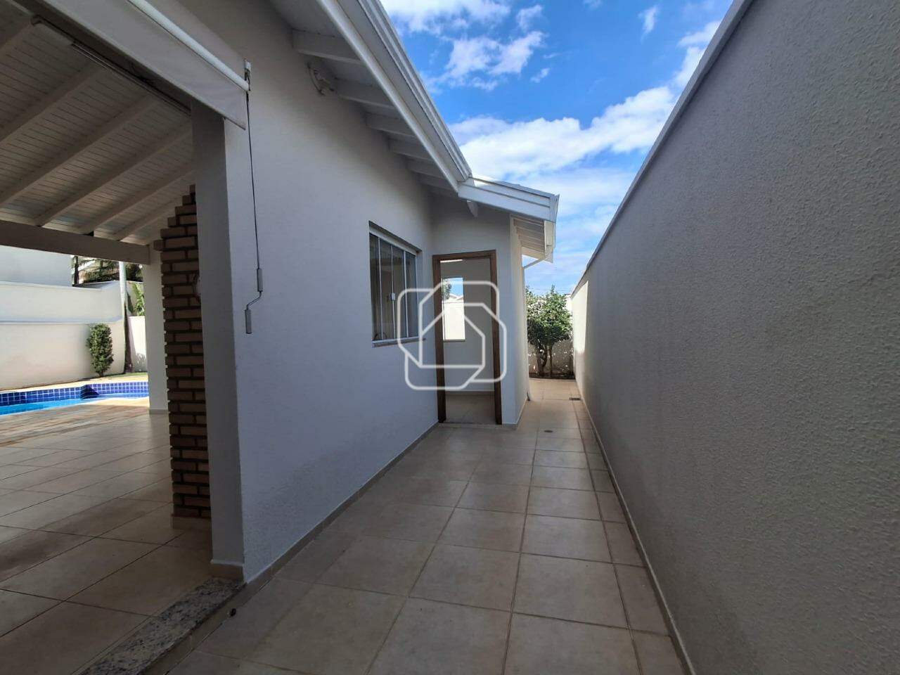 Casa de Condomínio para aluguel em Indaiatuba - SP - Jardim Residencial Santa Clara: Corredor externo