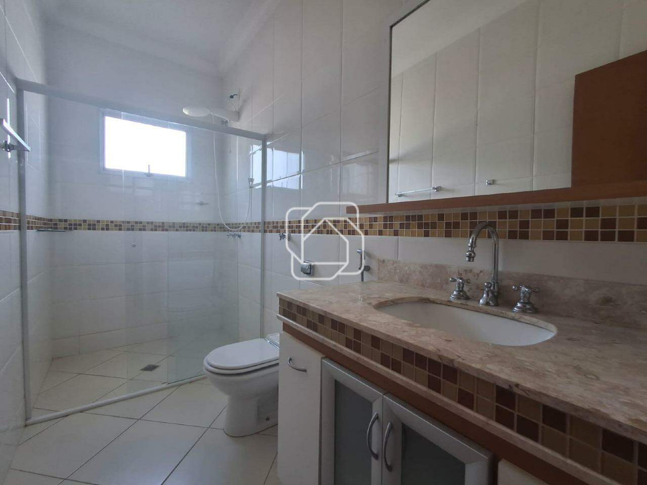 Casa de Condomínio para aluguel em Indaiatuba - SP - Jardim Residencial Santa Clara: Banheiro