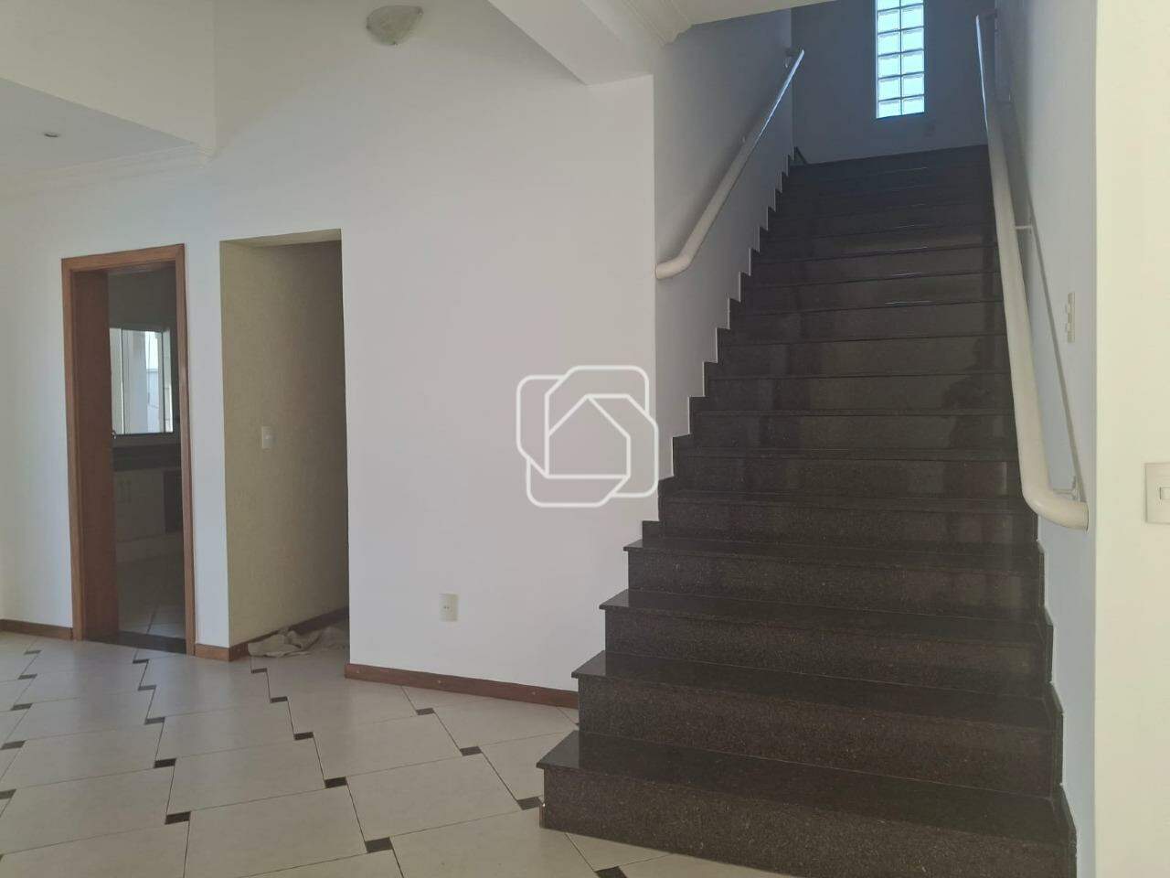 Casa de Condomínio para aluguel em Indaiatuba - SP - Jardim Residencial Santa Clara: Acesso ao piso superior