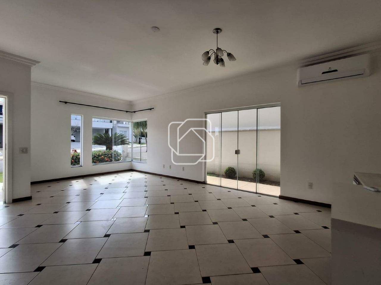 Casa de Condomínio para aluguel em Indaiatuba - SP - Jardim Residencial Santa Clara: Ambientes integrados