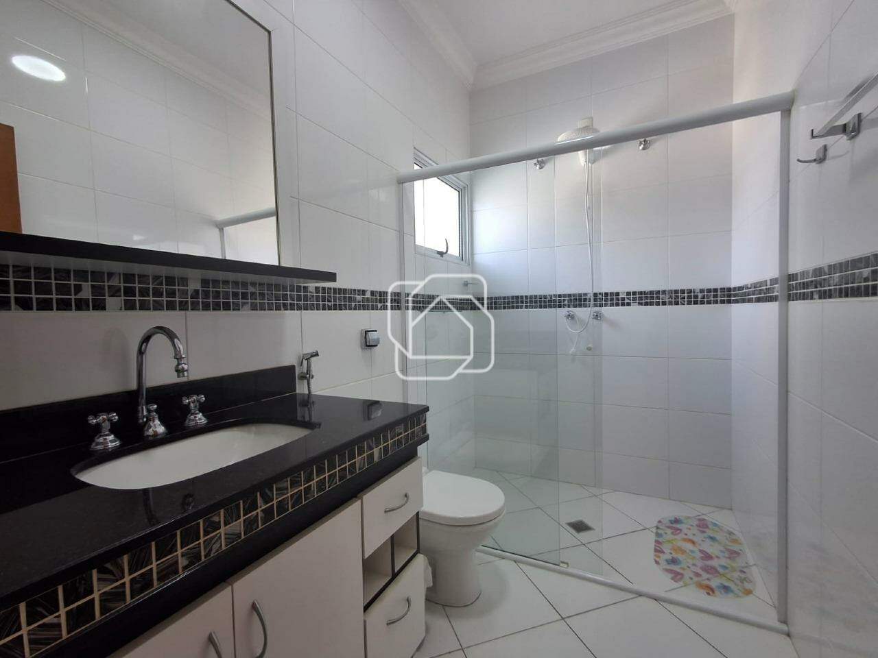Casa de Condomínio para aluguel em Indaiatuba - SP - Jardim Residencial Santa Clara: Banheiro