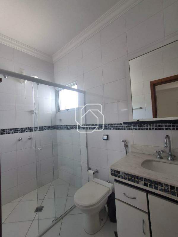 Casa de Condomínio para aluguel em Indaiatuba - SP - Jardim Residencial Santa Clara: Banheiro