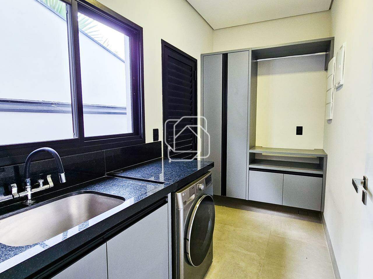 Casa de Condomínio à venda em Itu - SP - Condomínio Villas do Golfe: Lavanderia
