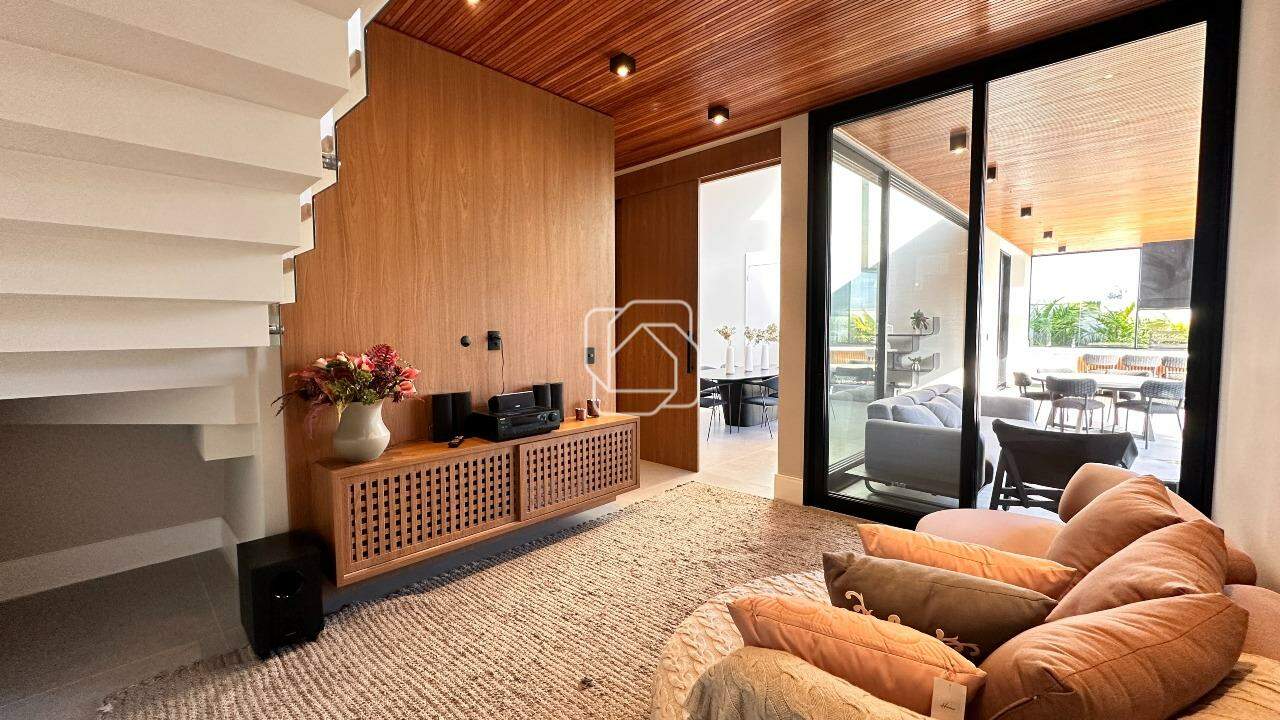 Casa de Condomínio à venda em Indaiatuba - SP - Parque Villa dos Pinheiros: Sala de TV