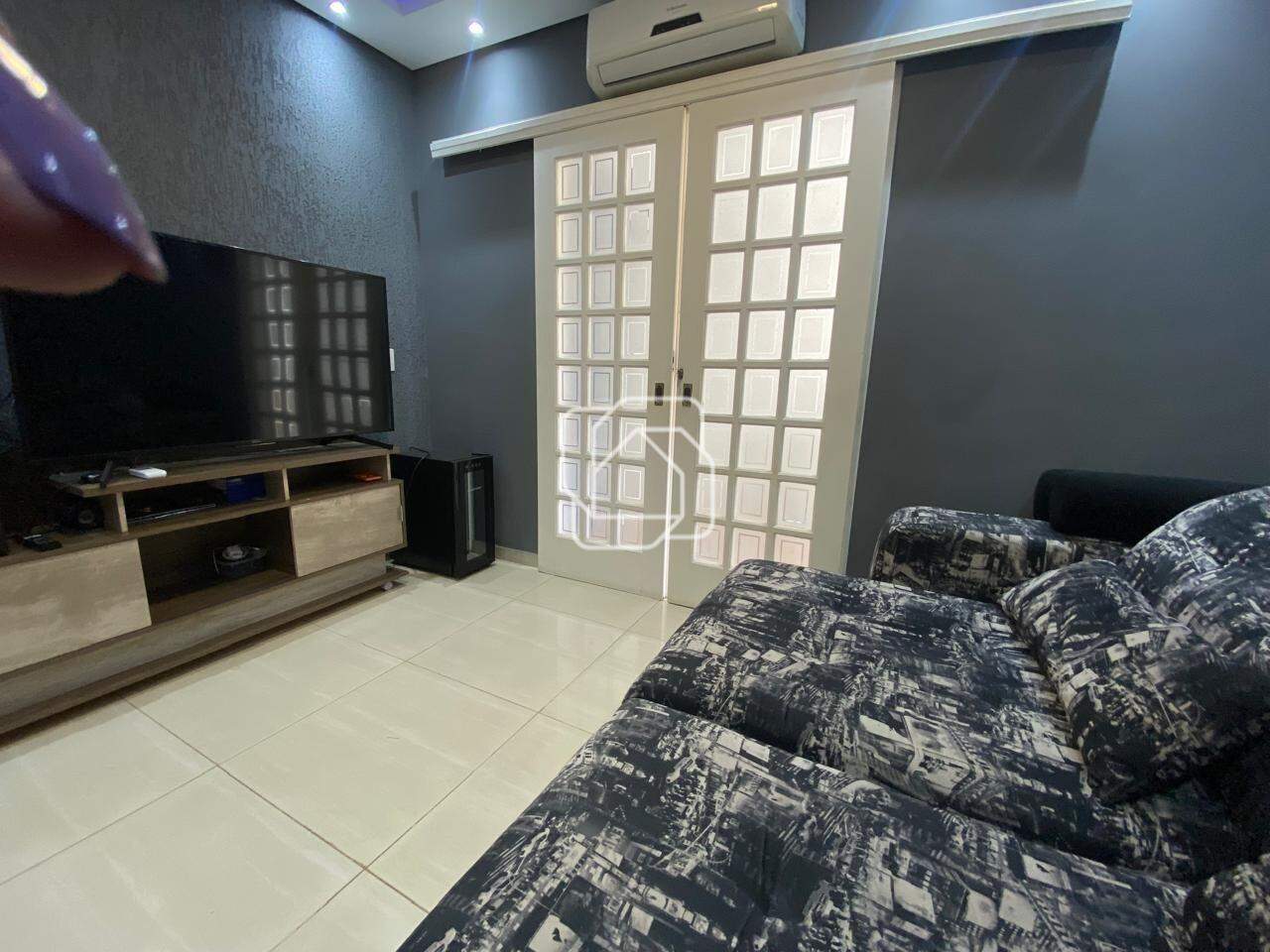 Casa de Condomínio para aluguel em Indaiatuba - SP - Moradas de Itaici: Sala Tv