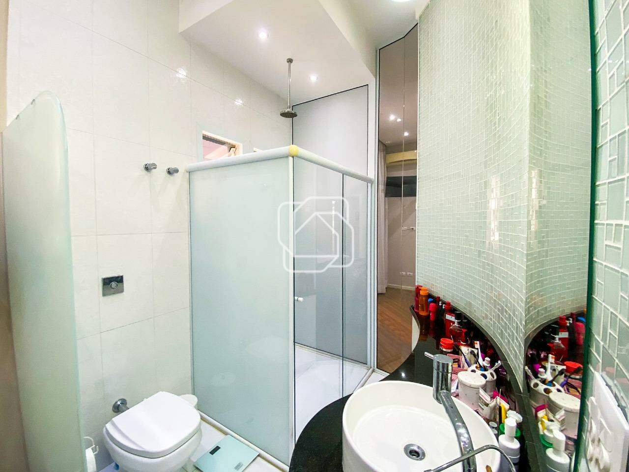 Casa de Condomínio à venda em Salto - SP - Condomínio Costa das Areias: Banheiro da suíte