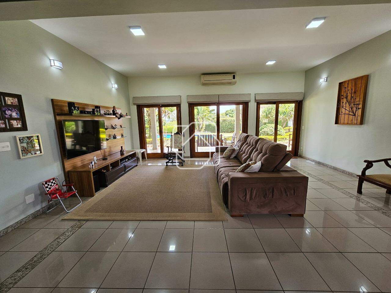 Casa de Condomínio à venda em Indaiatuba - SP - Lagos de Shanadu: Sala de TV
