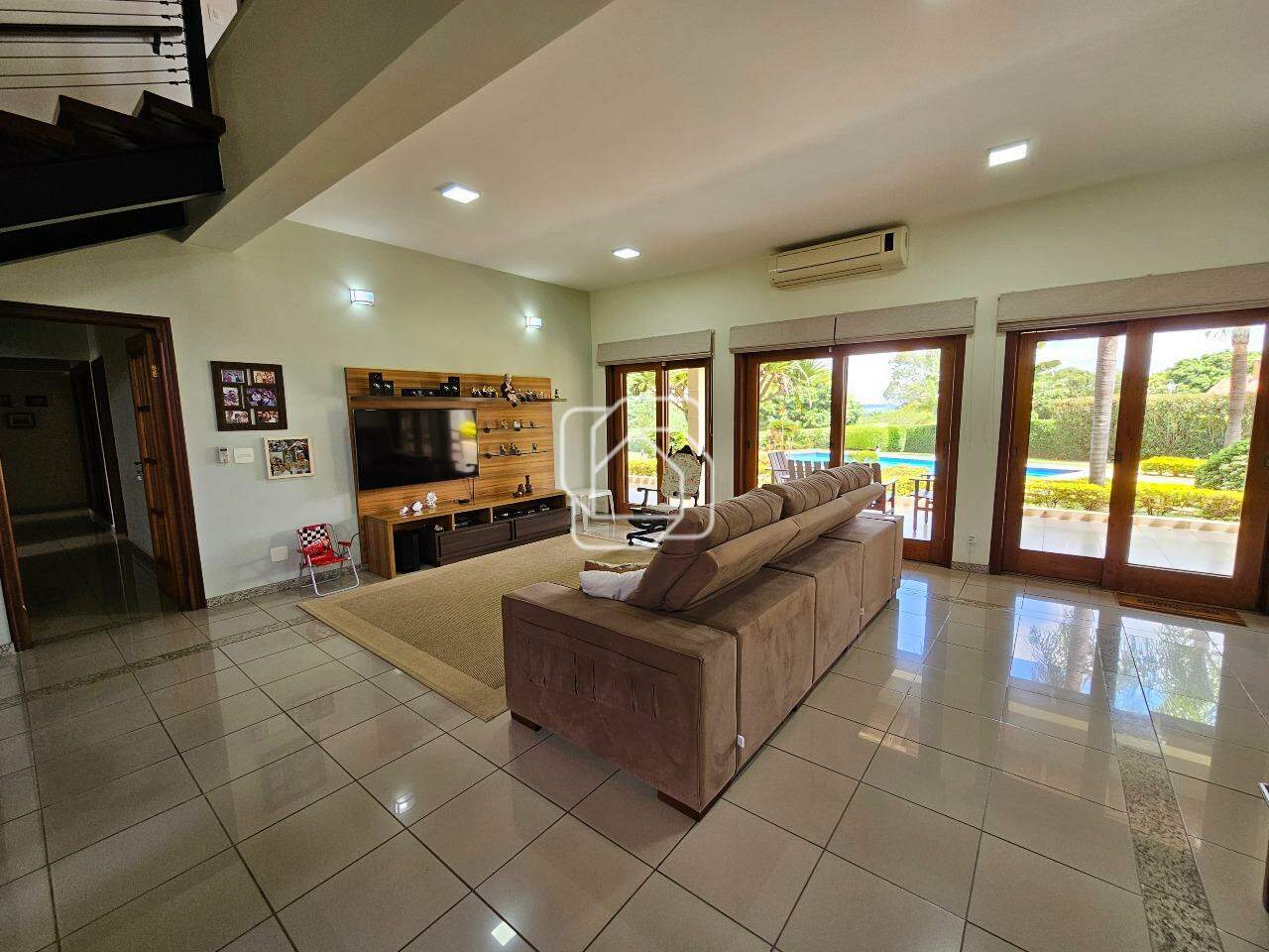 Casa de Condomínio à venda em Indaiatuba - SP - Lagos de Shanadu: Sala de TV