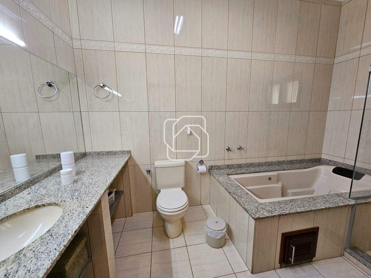 Casa de Condomínio à venda em Indaiatuba - SP - Lagos de Shanadu: Banheiro