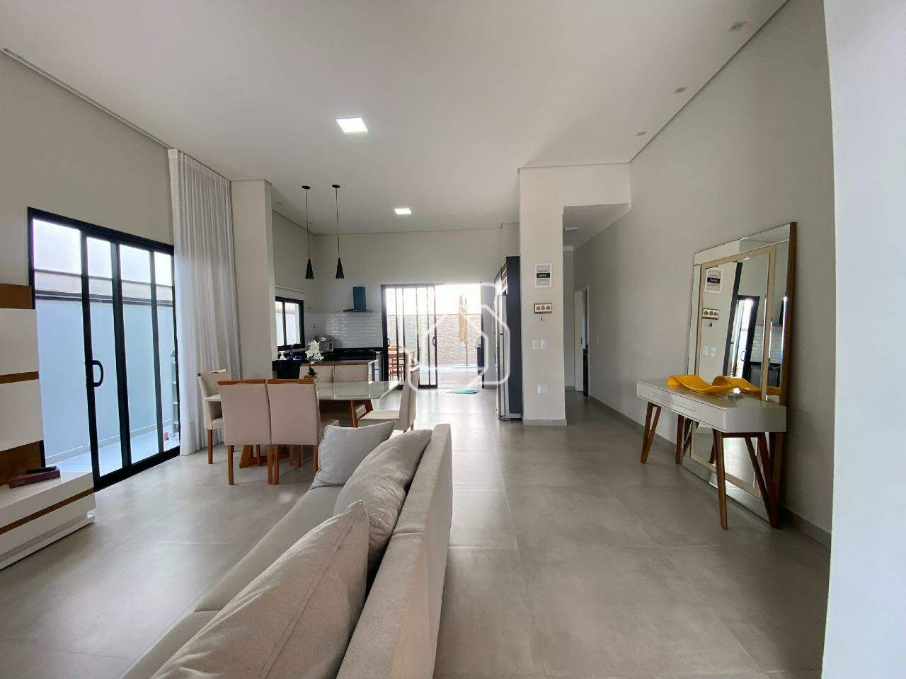 Casa de Condomínio à venda em Salto - SP - Residencial Central Parque: Salas integradas