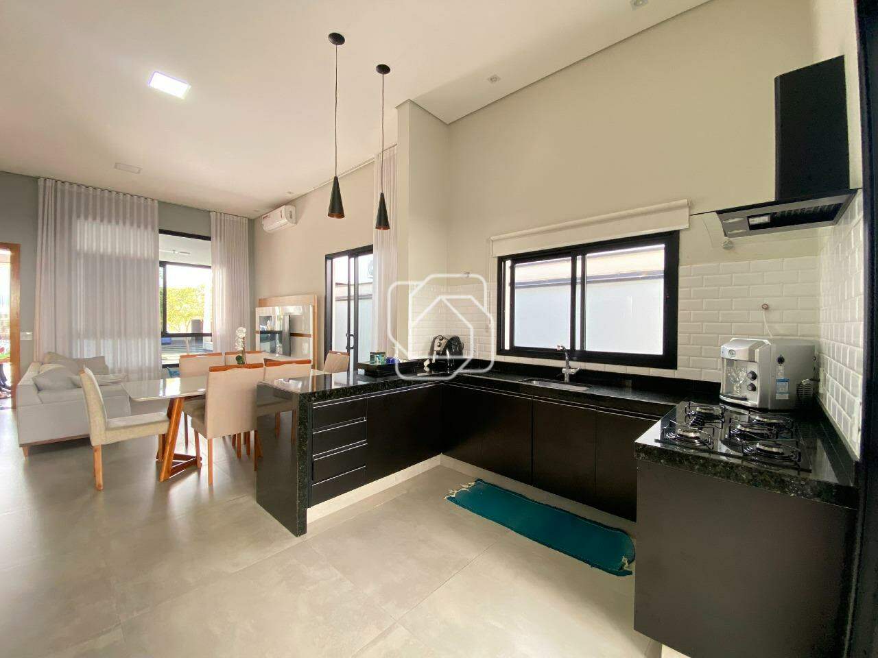 Casa de Condomínio à venda em Salto - SP - Residencial Central Parque: Cozinha americana