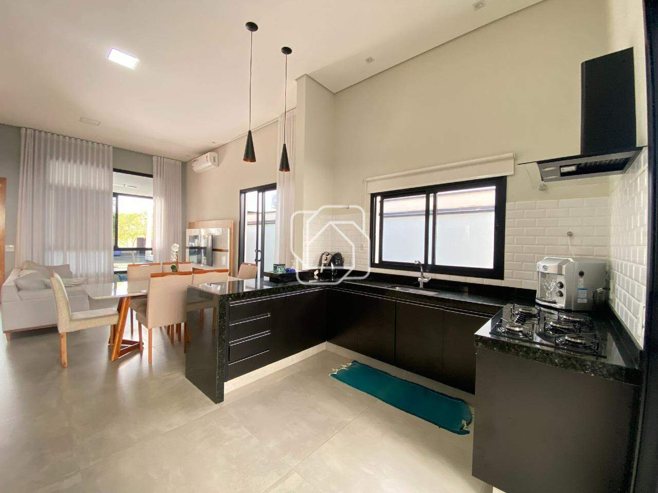 Casa de Condomínio à venda em Salto - SP - Residencial Central Parque: Cozinha americana