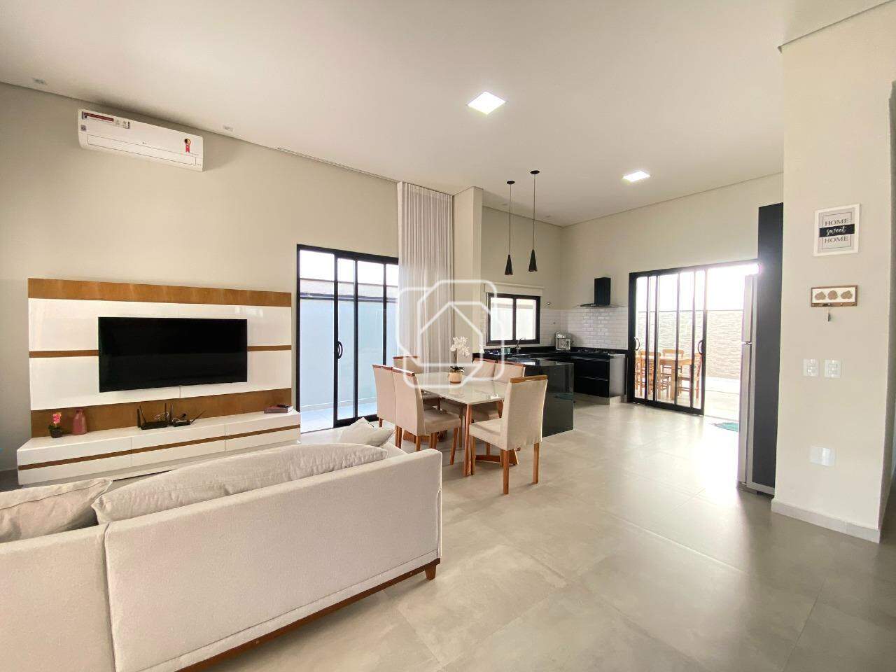 Casa de Condomínio à venda em Salto - SP - Residencial Central Parque: Salas integradas