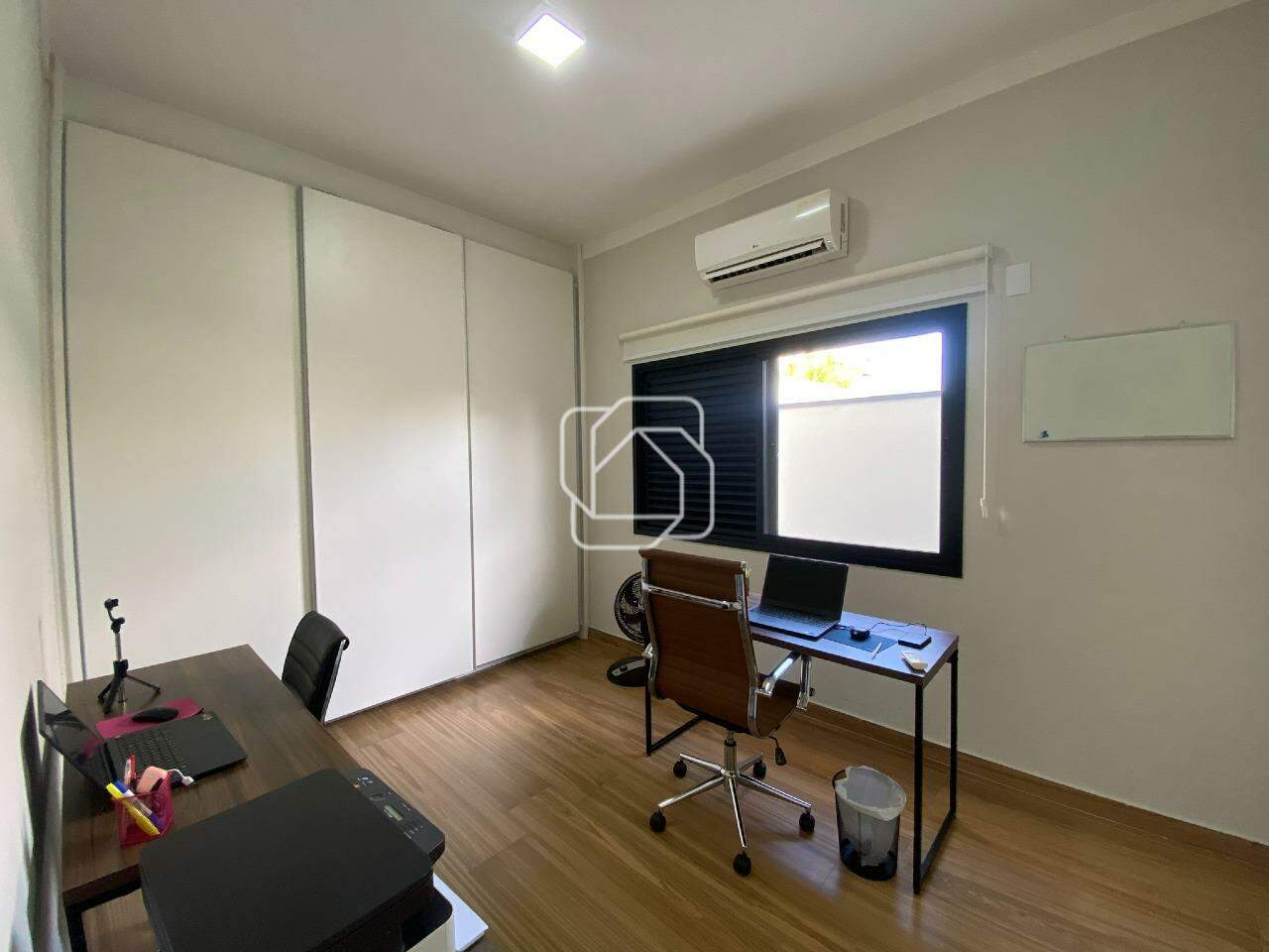 Casa de Condomínio à venda em Salto - SP - Residencial Central Parque: Escritório