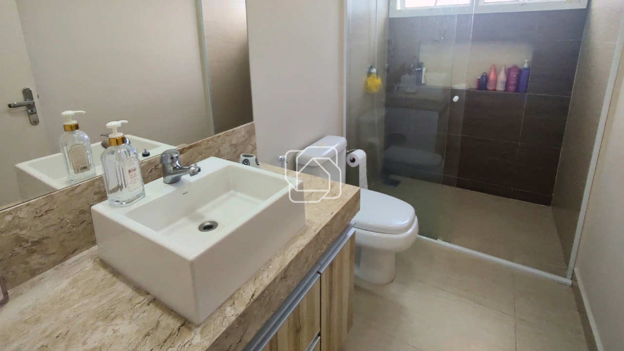 Casa de Condomínio à venda em Itu - SP - Parque Village Castelo: Banheiro