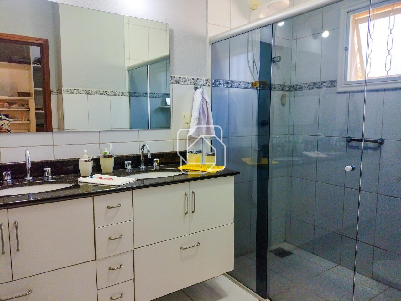 Casa de Condomínio à venda em Itu - SP - Condomínio Xapada Parque Ytu: Banheiro da suíte master