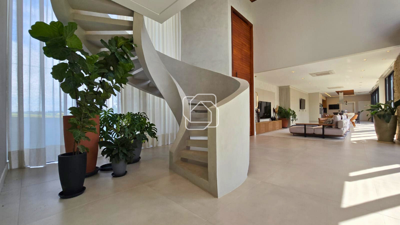 Casa de Condomínio à venda em Porto Feliz - SP - Fazenda Alvorada: Escada