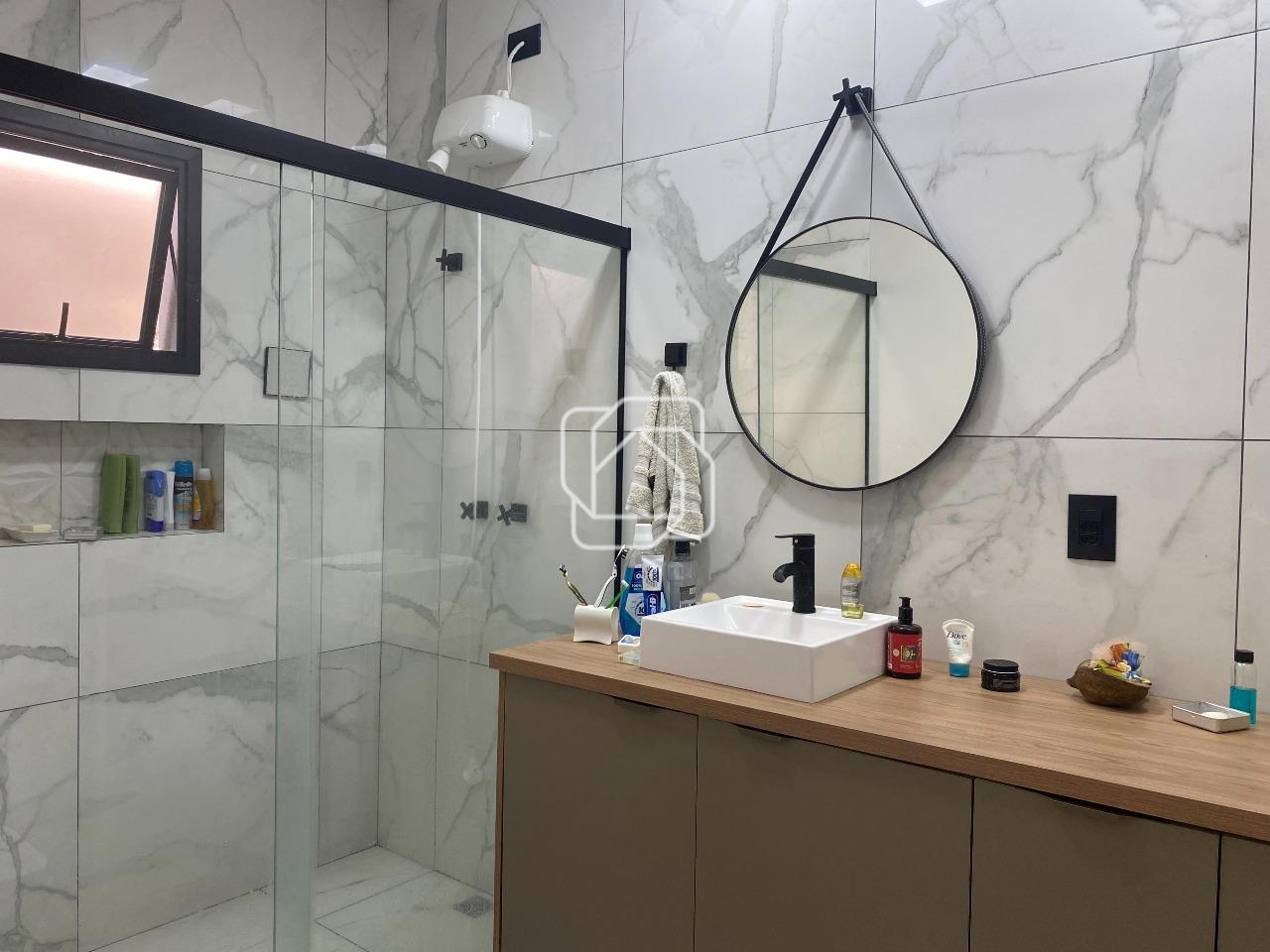 Casa de Condomínio para aluguel em Indaiatuba - SP - Terras de Itaici: Banheiro