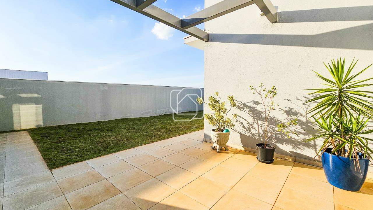 Casa de Condomínio à venda em Itu - SP - Residencial Parque Campos de Santo Antônio II: Área de luz no quintal