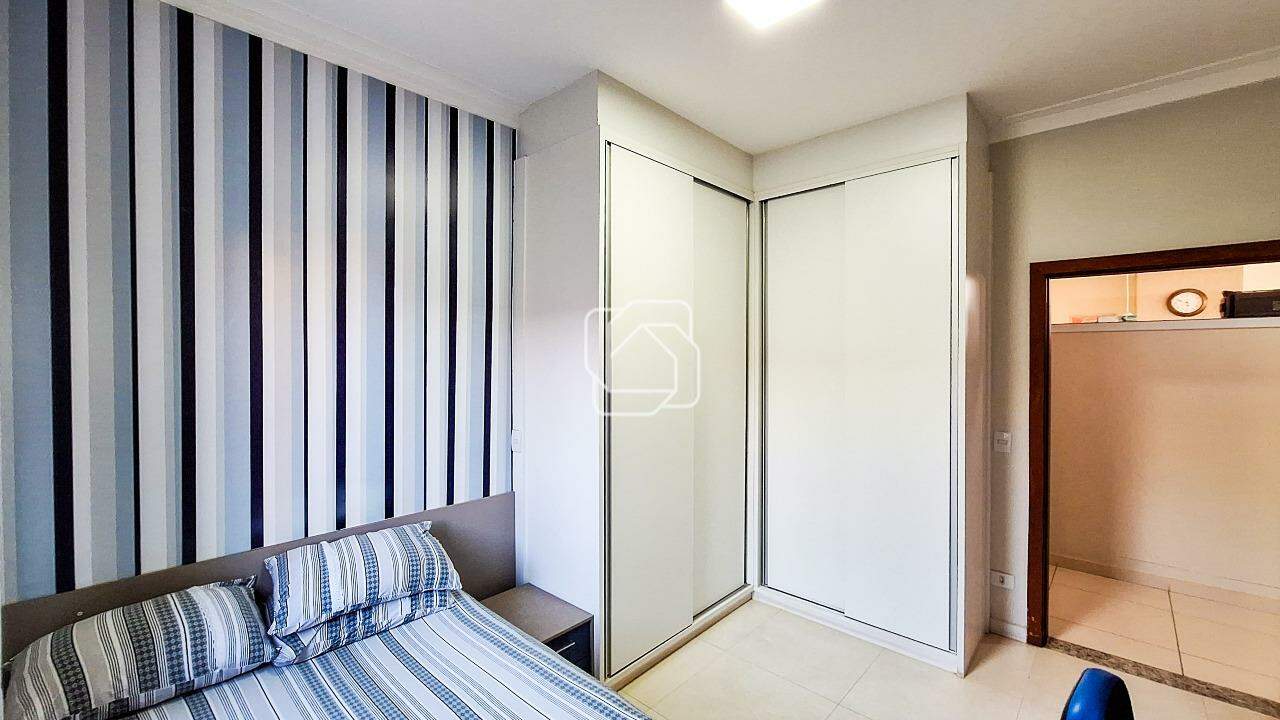 Casa de Condomínio à venda em Itu - SP - Residencial Parque Campos de Santo Antônio II: Armários da suíte