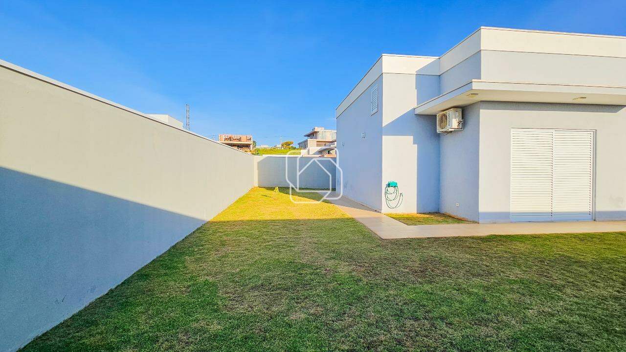 Casa de Condomínio à venda em Itu - SP - Residencial Parque Campos de Santo Antônio II: Vista ampla do quintal