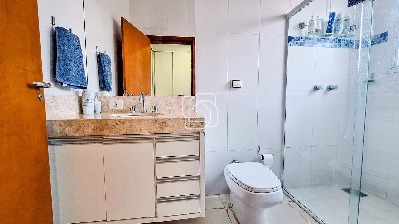 Casa de Condomínio à venda em Itu - SP - Residencial Parque Campos de Santo Antônio II: Banheiro da suíte 1
