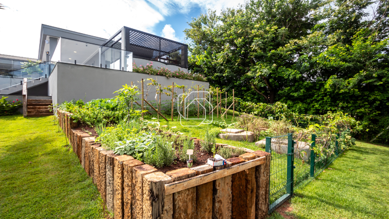 Casa de Condomínio à venda em Indaiatuba - SP - Recanto das Flores: Horta