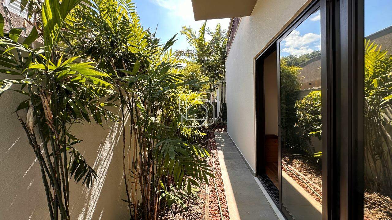 Casa de Condomínio à venda em Indaiatuba - SP - Jardim Maison Du Parc: Corredor lateral