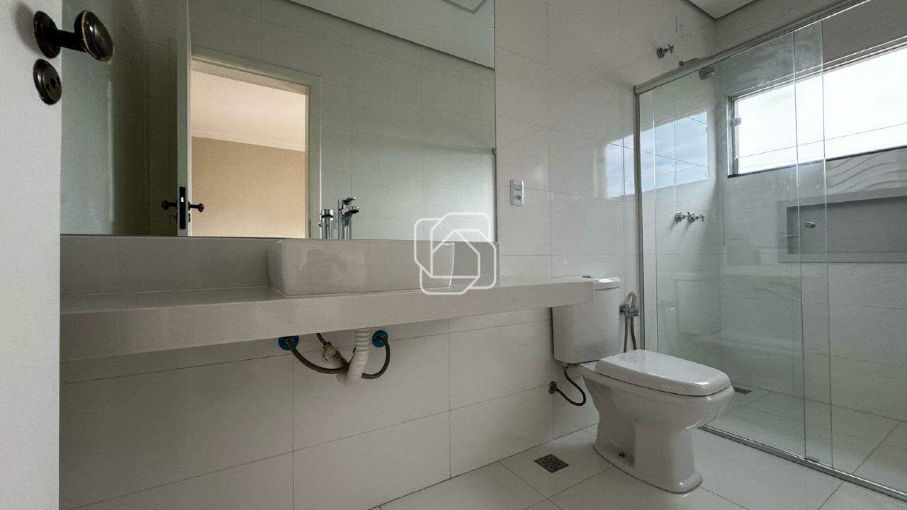 Casa de Condomínio para aluguel em Indaiatuba - SP - Vila Borghese: Banheiro