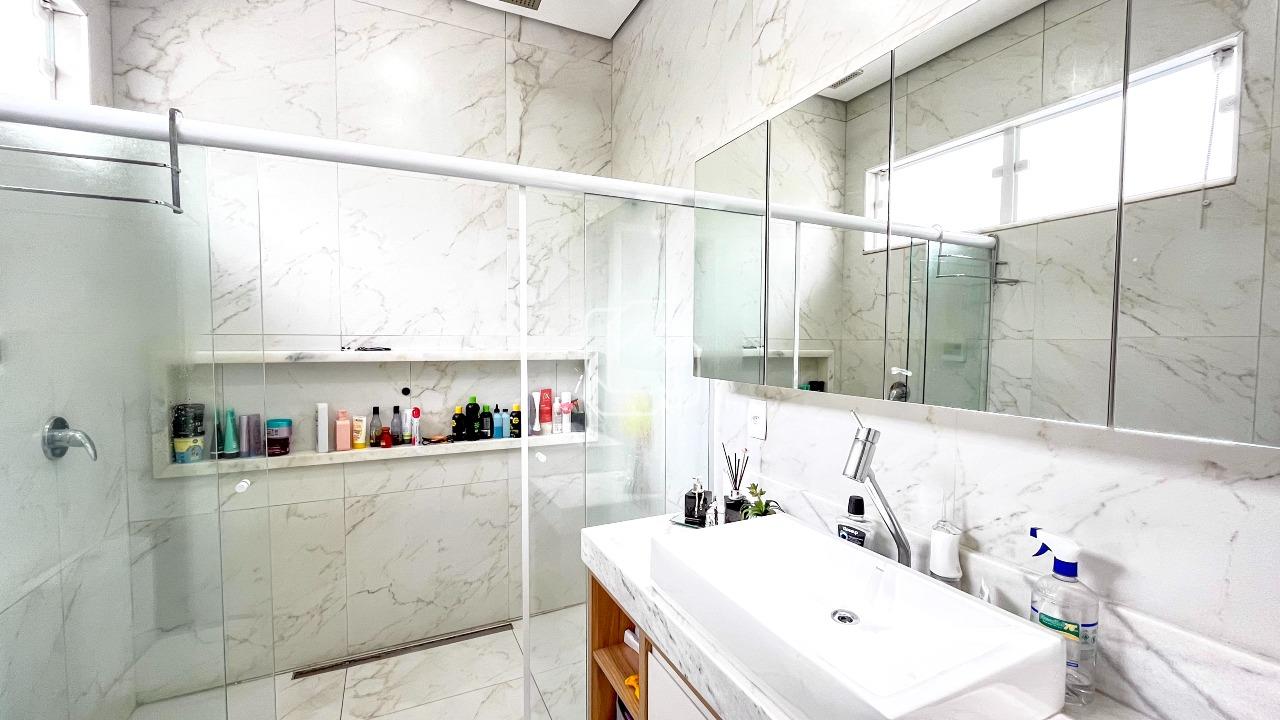 Casa de Condomínio à venda em Indaiatuba - SP - Jardim Residencial Dona Lucilla: Banheiro